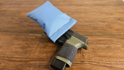Periwinkle Stallster holster pillow attached to the back of a DeSantis holster, carrying a Sig Sauer P365 XL